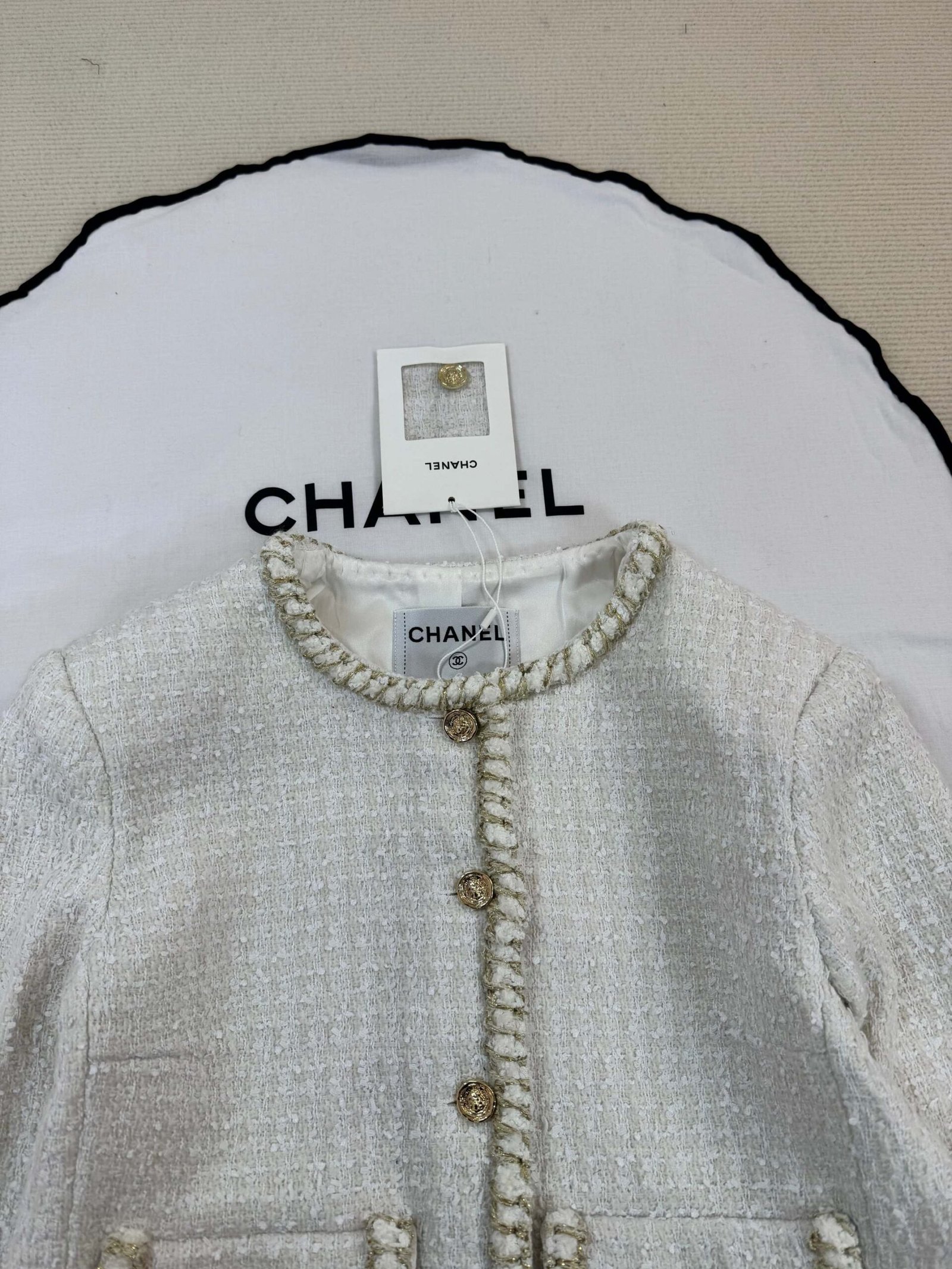 Chanel tweed short coat D112503 - Image 4