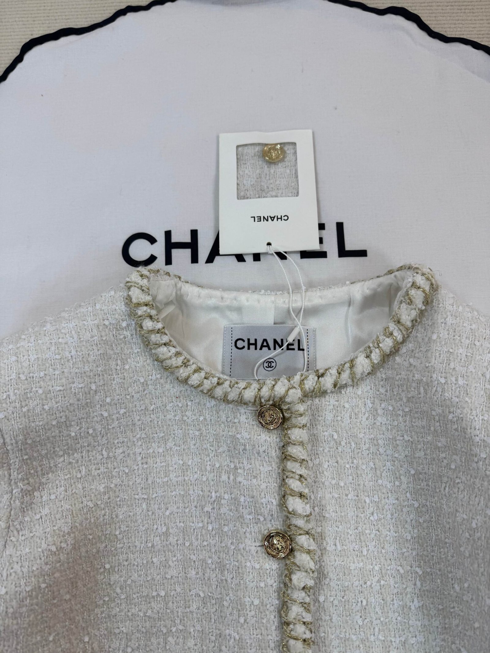 Chanel tweed short coat D112503 - Image 8