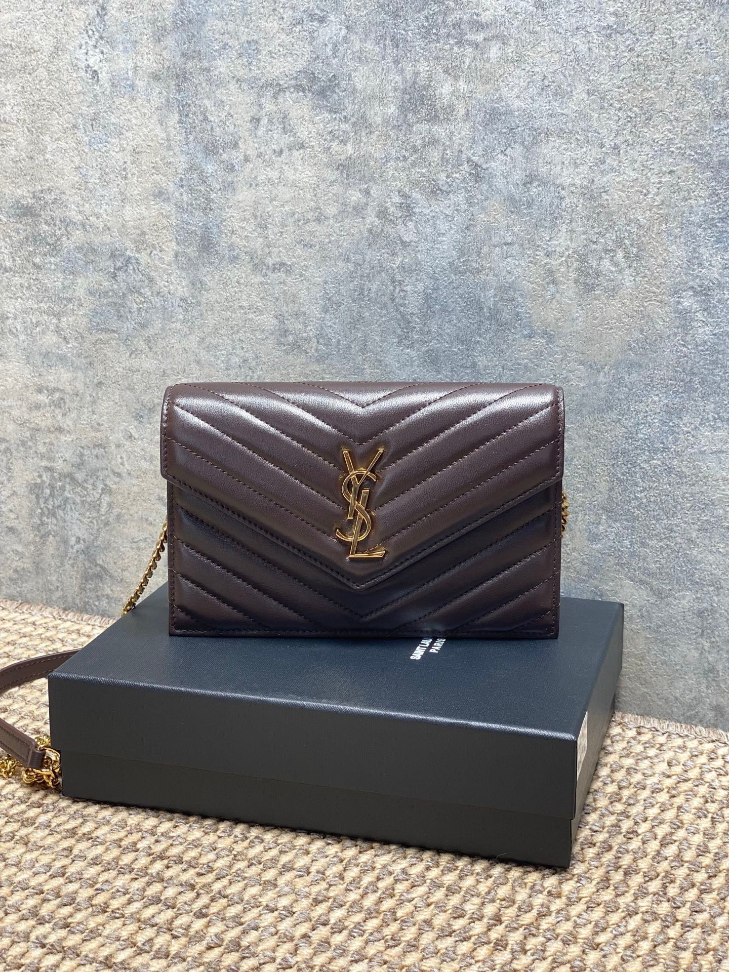 YSL Classic Handbag L112606 - Image 2