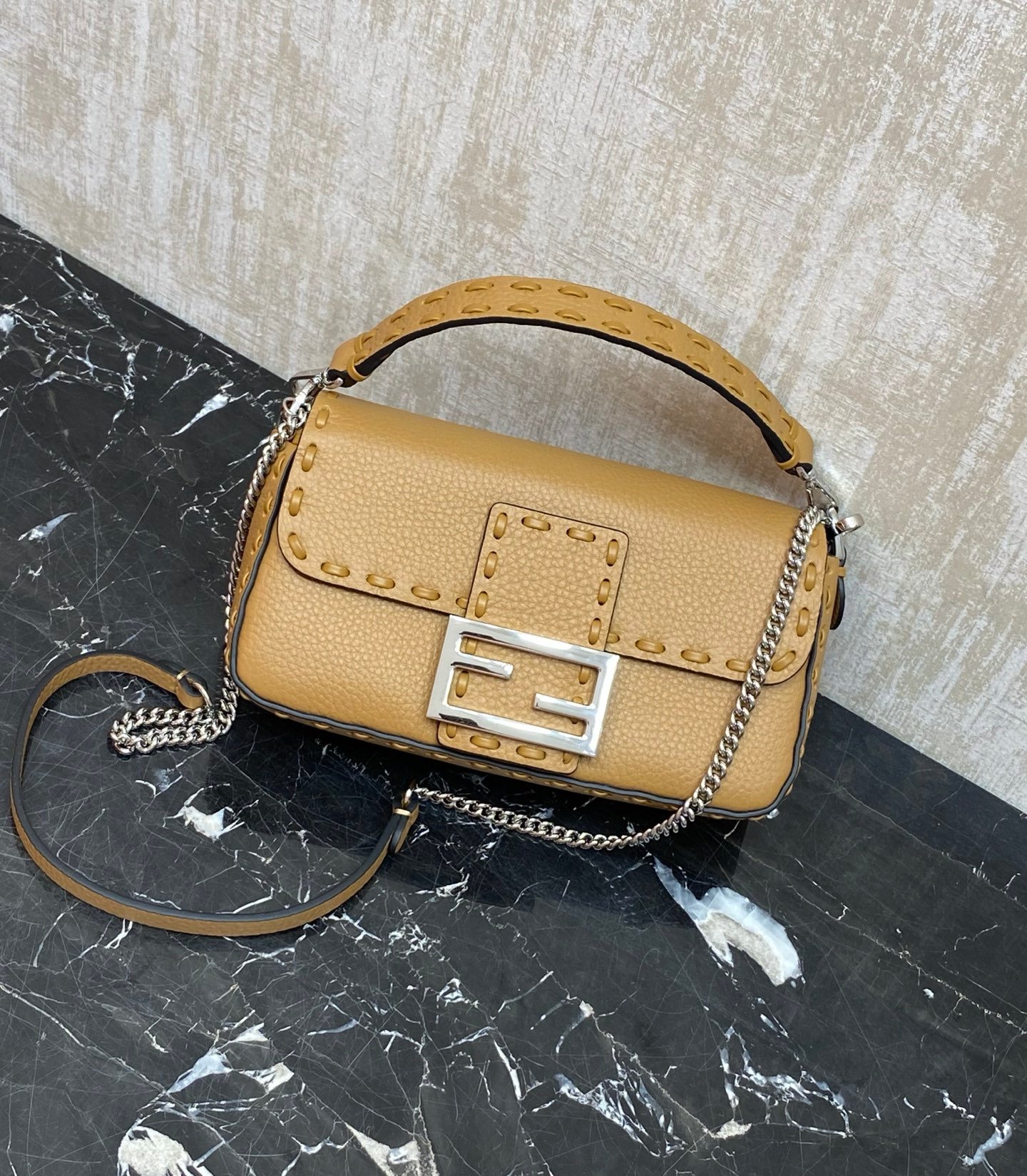 Fendi Baguette mini handbag L112701 - Image 2
