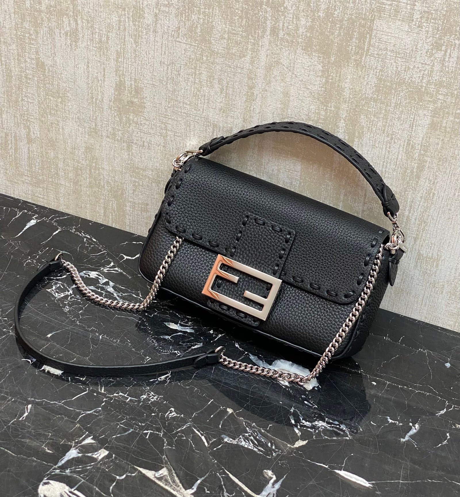 Fendi Baguette mini handbag L112701 - Image 5