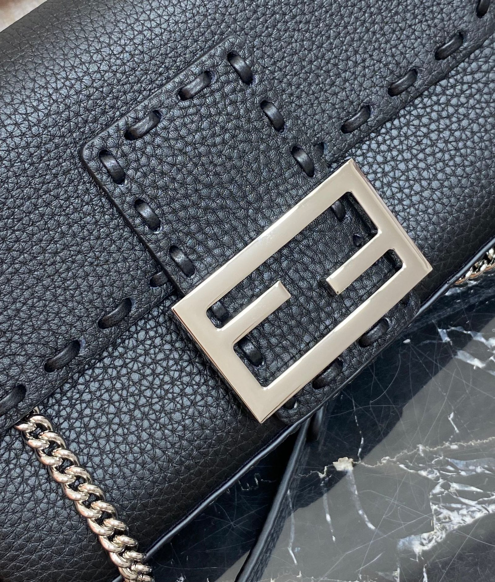 Fendi Baguette mini handbag L112701 - Image 7