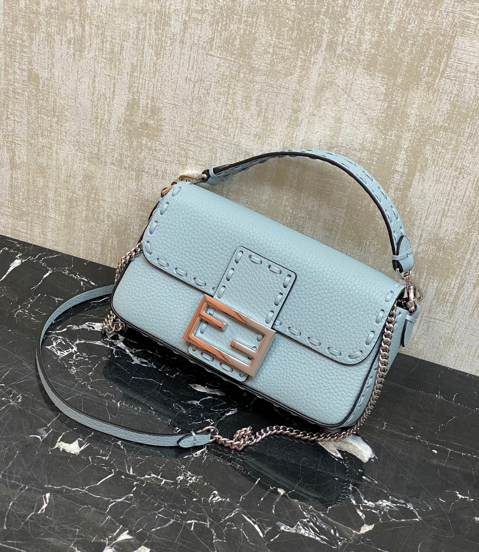 Fendi Baguette mini handbag L112701 - Image 9