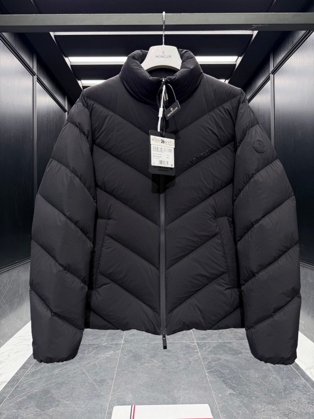 Moncler Grignan Diagonal-Quilted Short Down Jacket 112701 - Image 5
