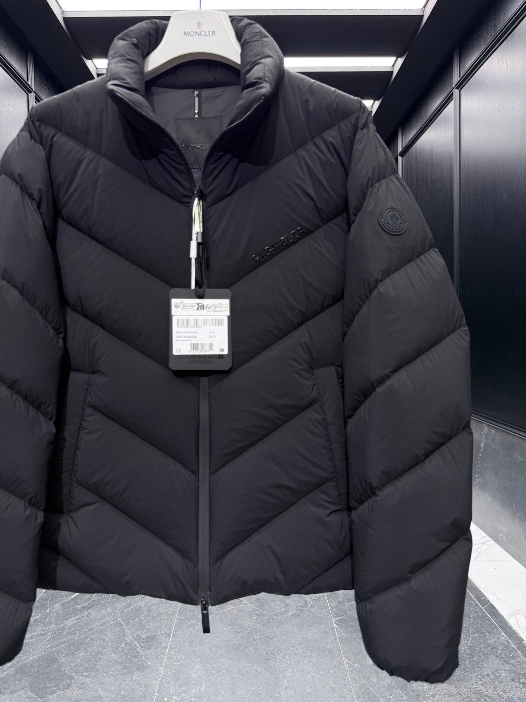 Moncler Grignan Diagonal-Quilted Short Down Jacket 112701 - Image 7