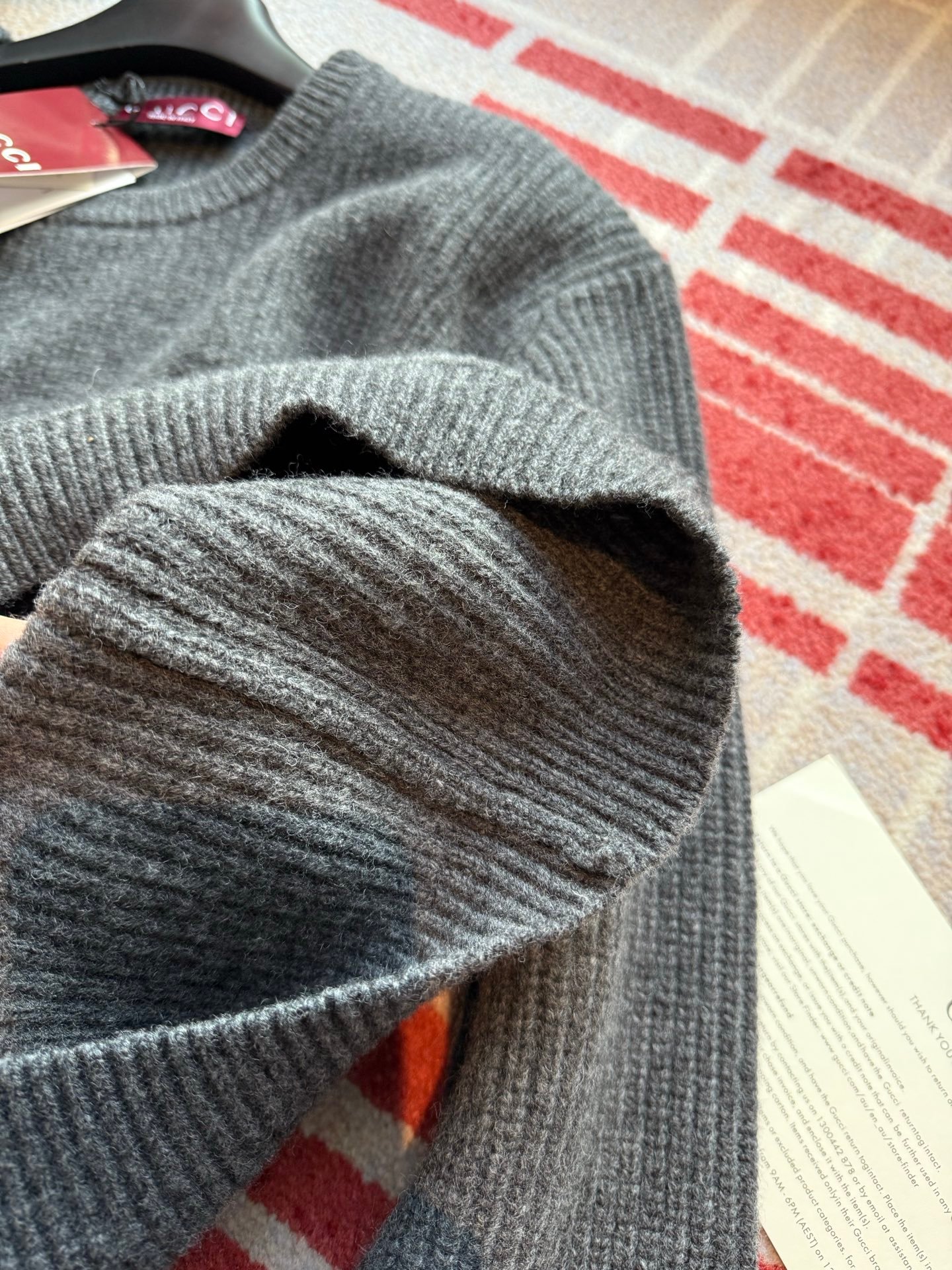 GUCCI sweater D112705 - Image 4