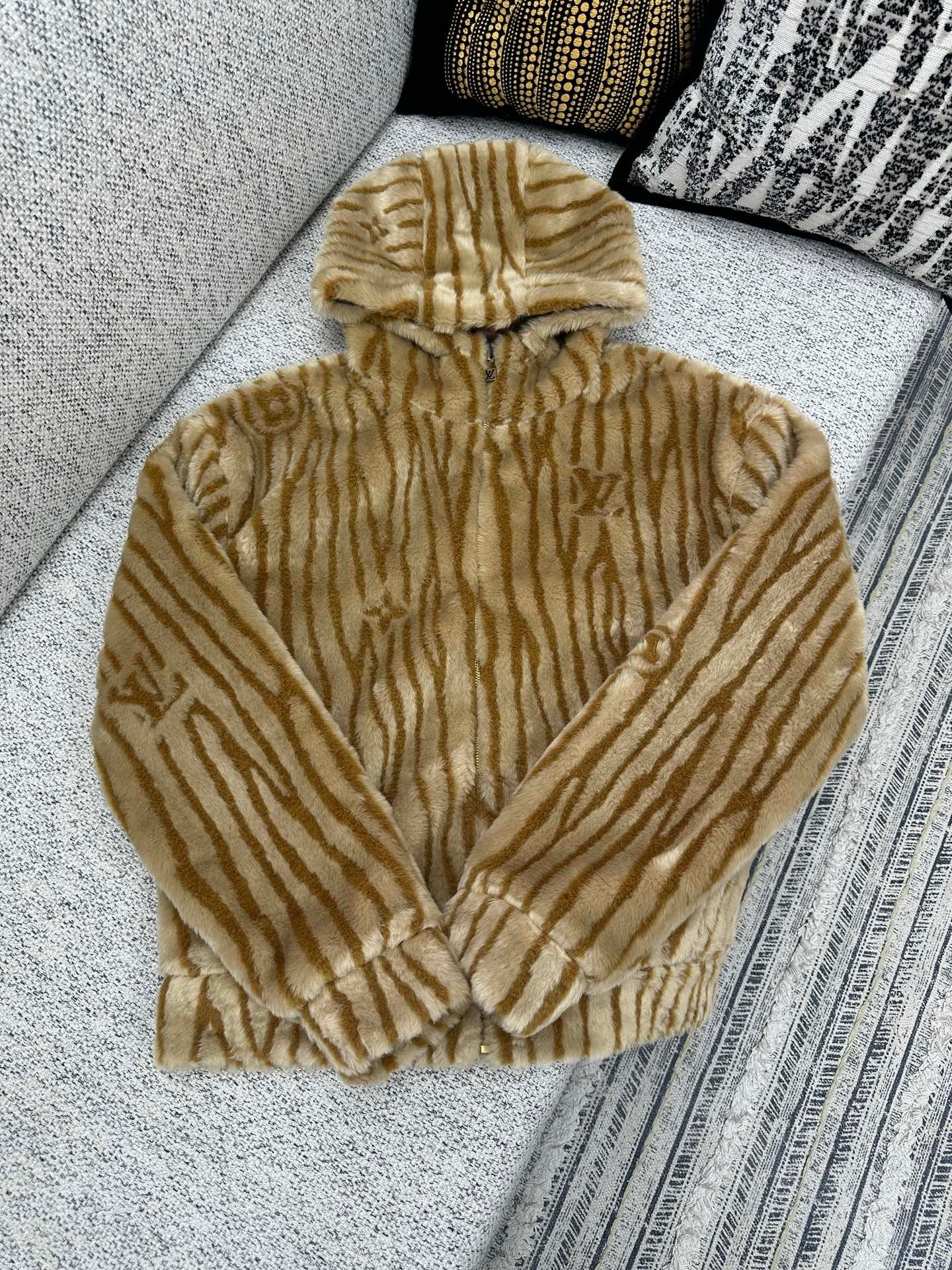 Louis Vuitton Down Hoodie Jacket 112803