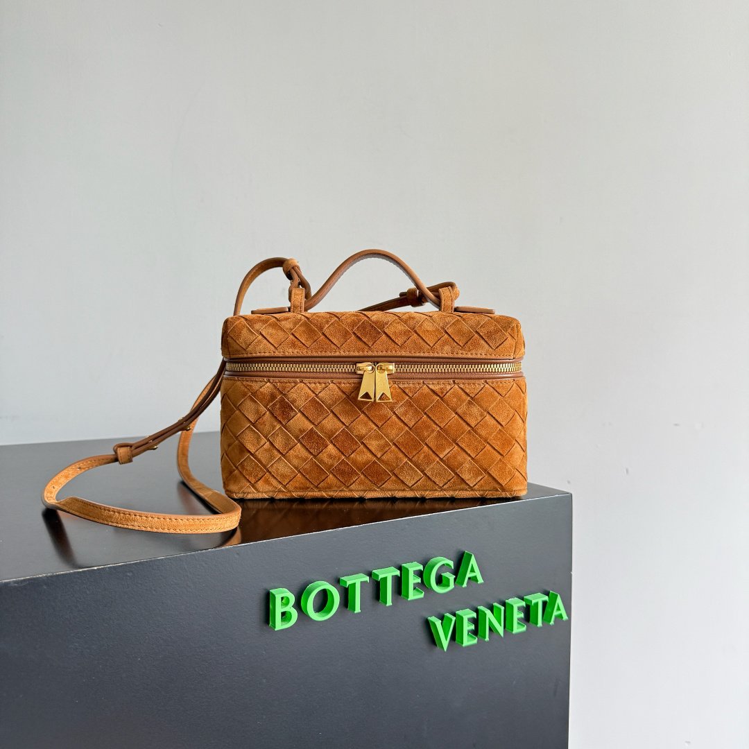 Bottega Veneta Leather Braided Zip Crossbody Bag L112810