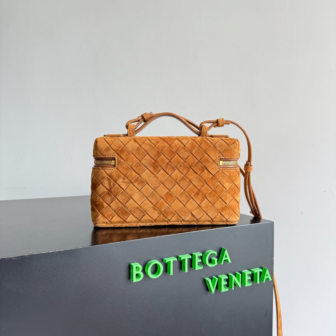 Bottega Veneta Leather Braided Zip Crossbody Bag L112810 - Image 3