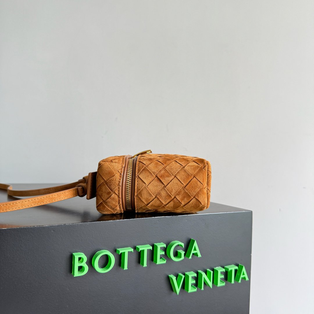 Bottega Veneta Leather Braided Zip Crossbody Bag L112810 - Image 5
