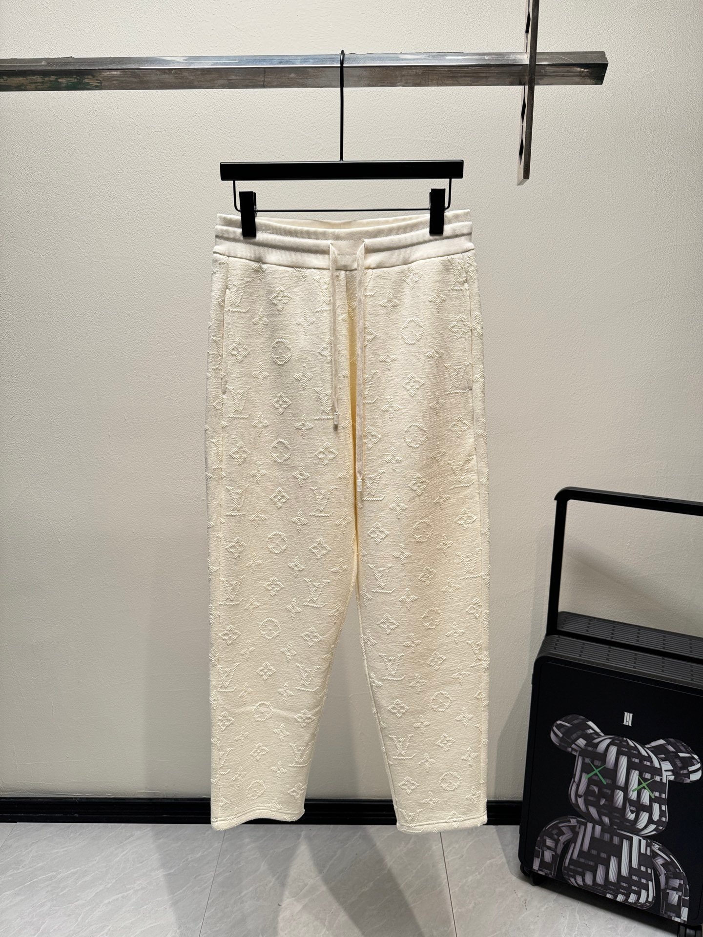 LV Casual Pants 112806 - Image 2