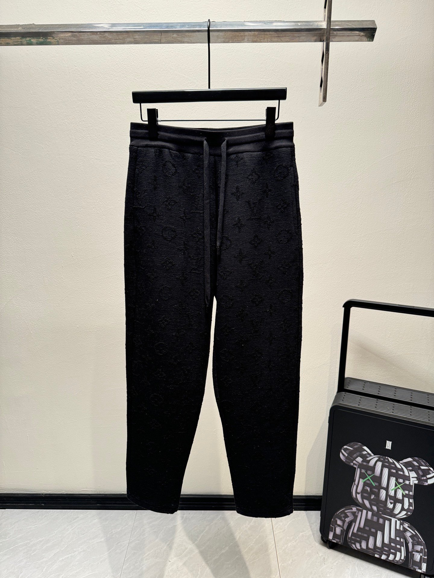 LV Casual Pants 112806 - Image 3