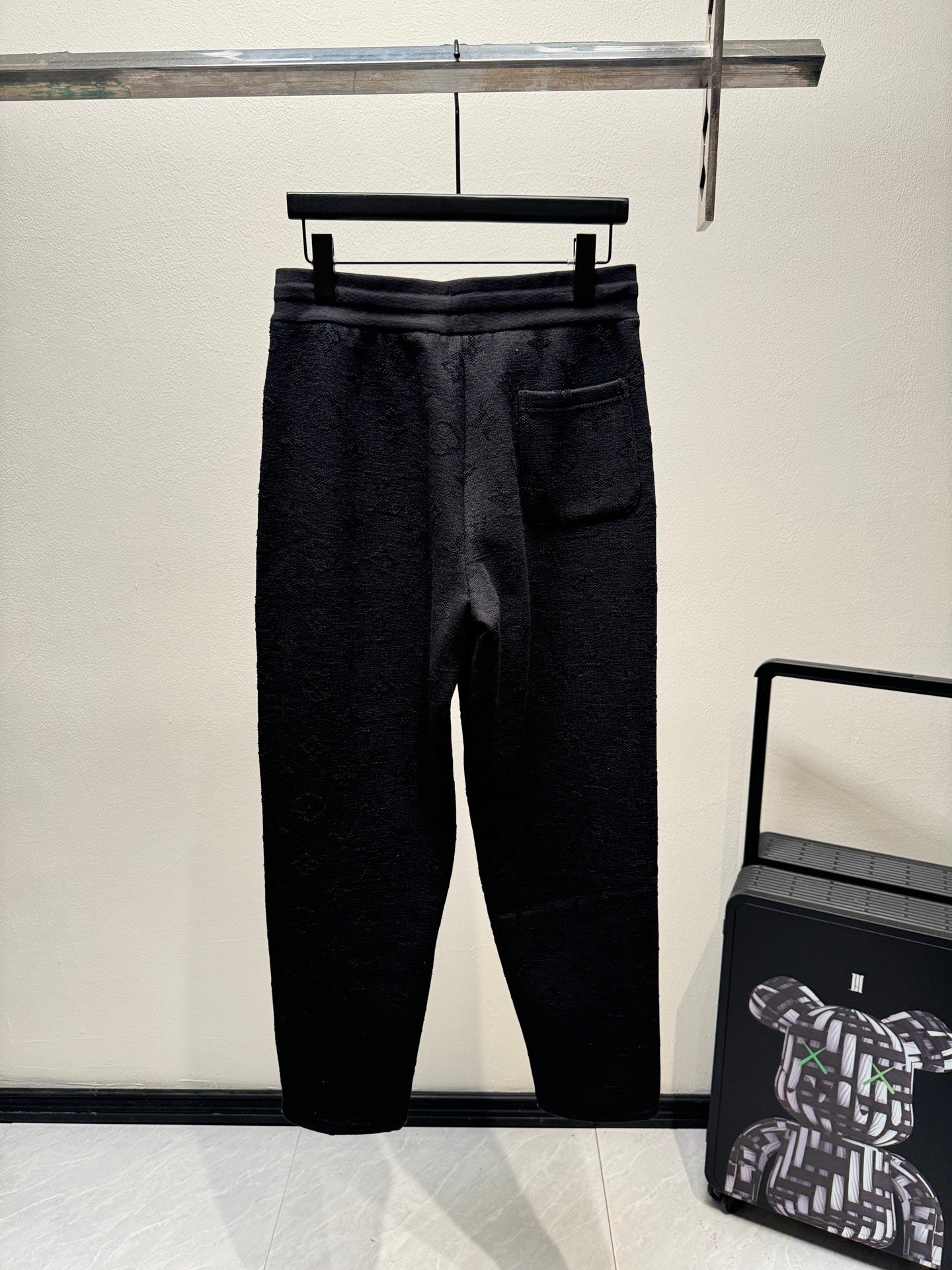 LV Casual Pants 112806 - Image 4