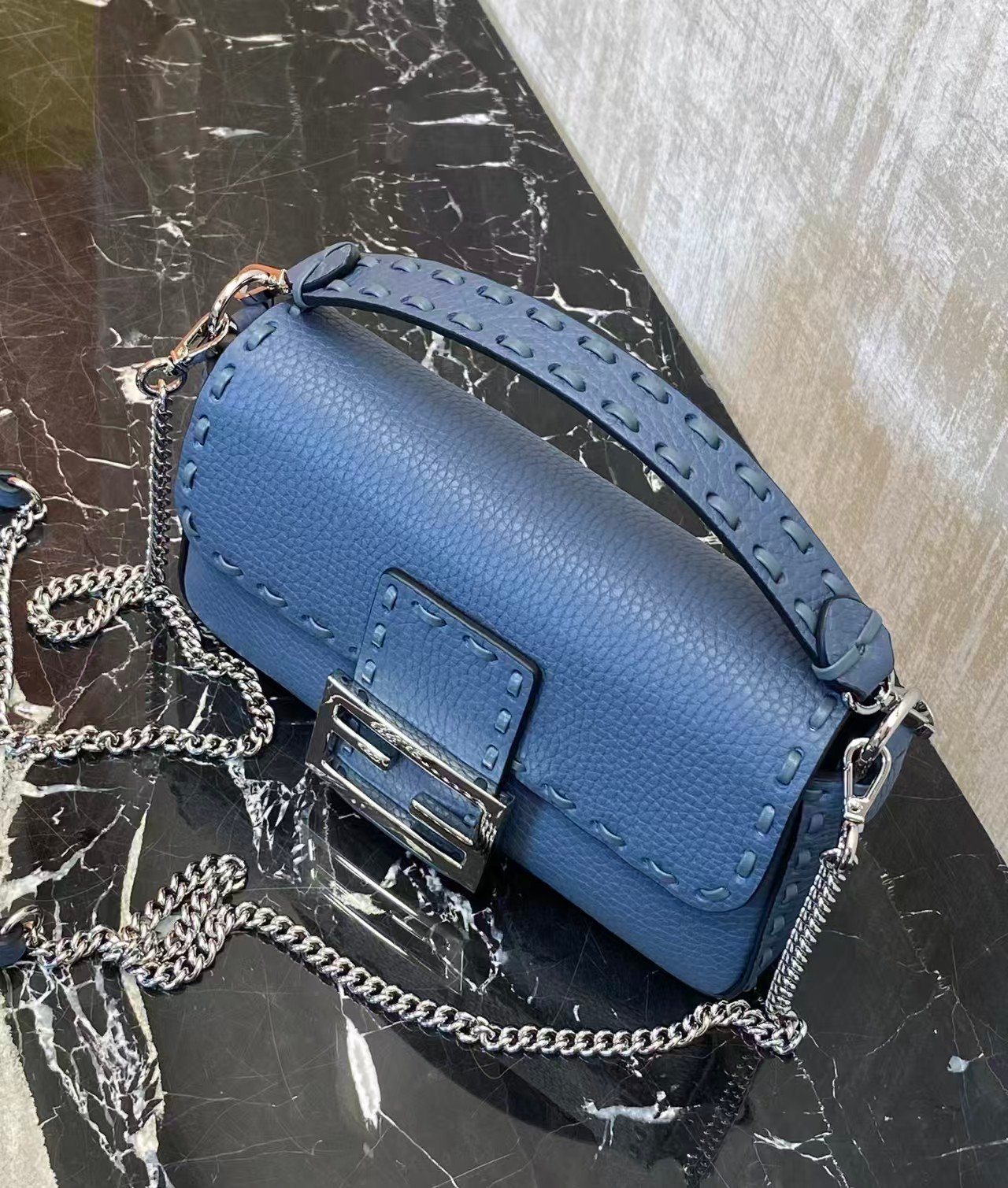 Fendi Baguette mini handbag L112701 - Image 13