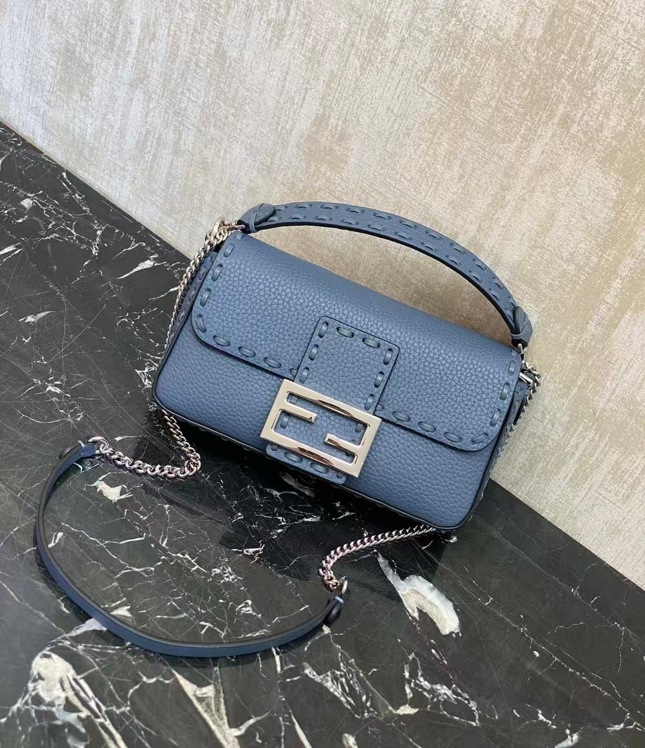 Fendi Baguette mini handbag L112701 - Image 12
