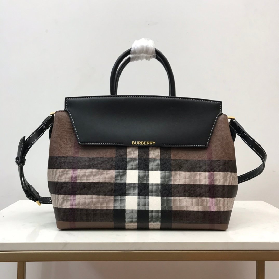 Burberry handbag L120204 - Image 2