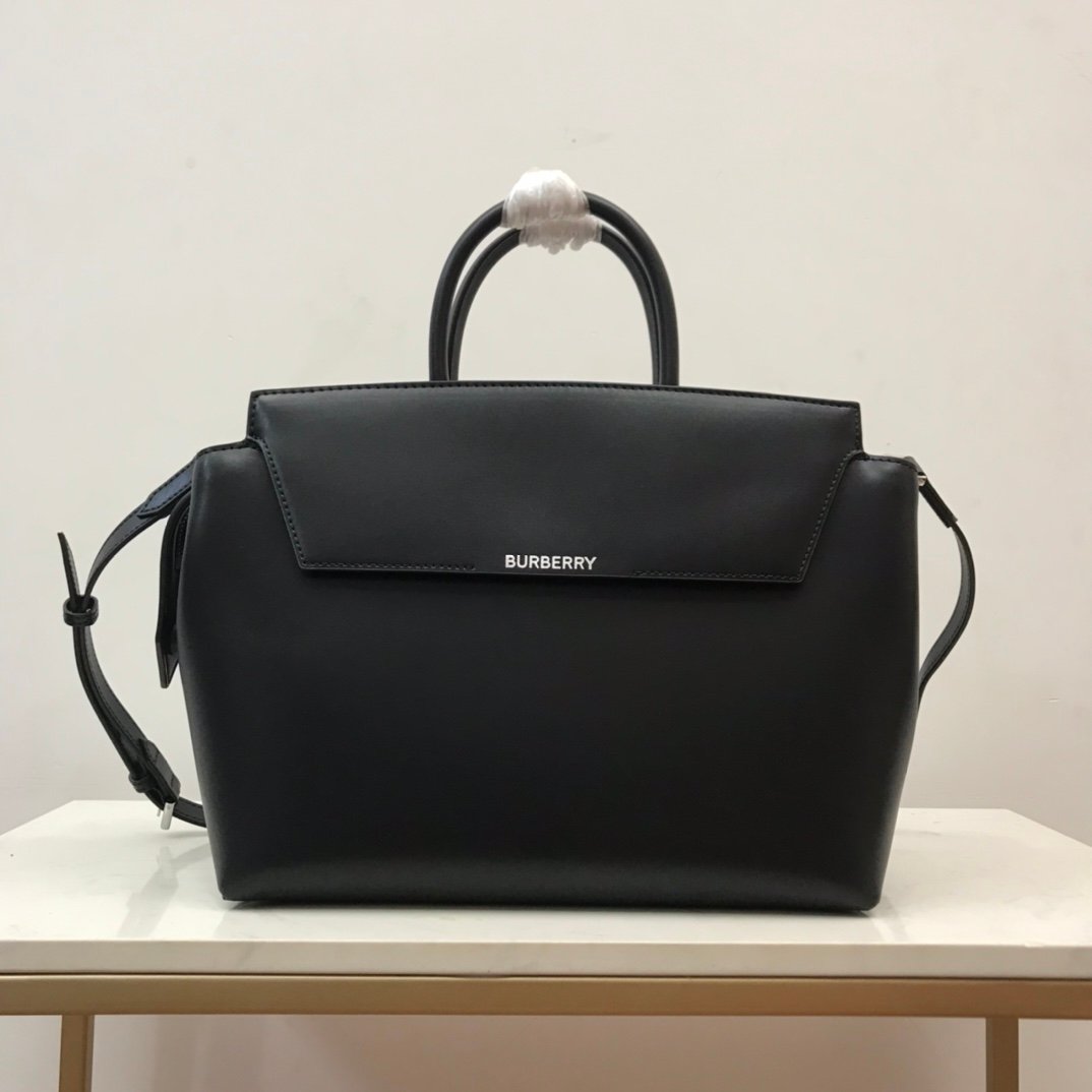 Burberry handbag L120204 - Image 3