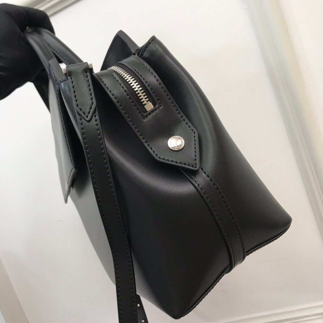 Burberry handbag L120204 - Image 5