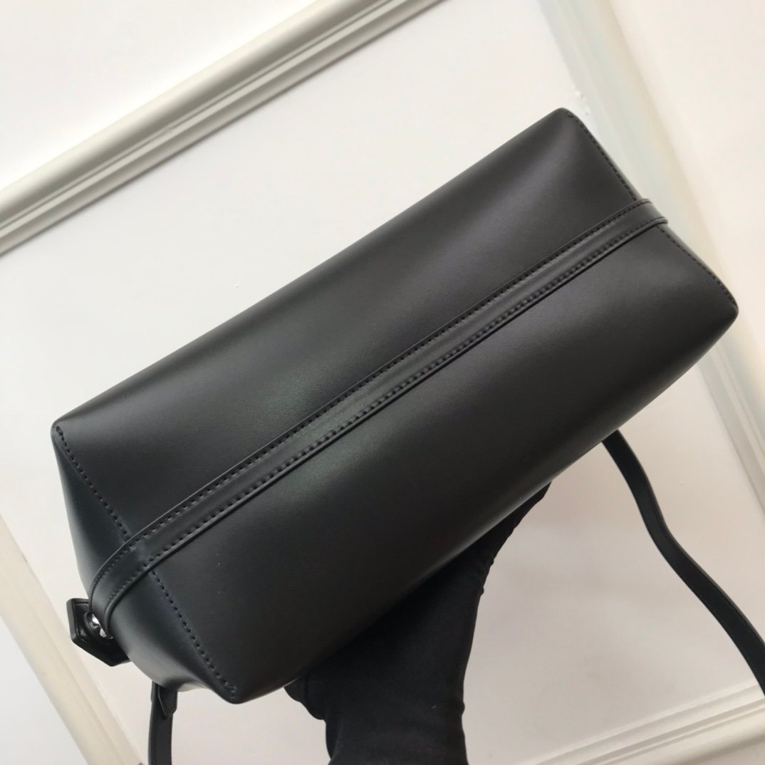 Burberry handbag L120204 - Image 6