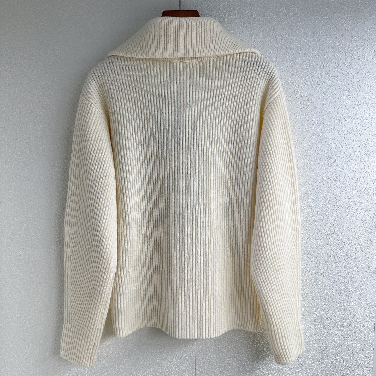GUCCI Knitted Half-Closed Blouse D120303 - Image 3