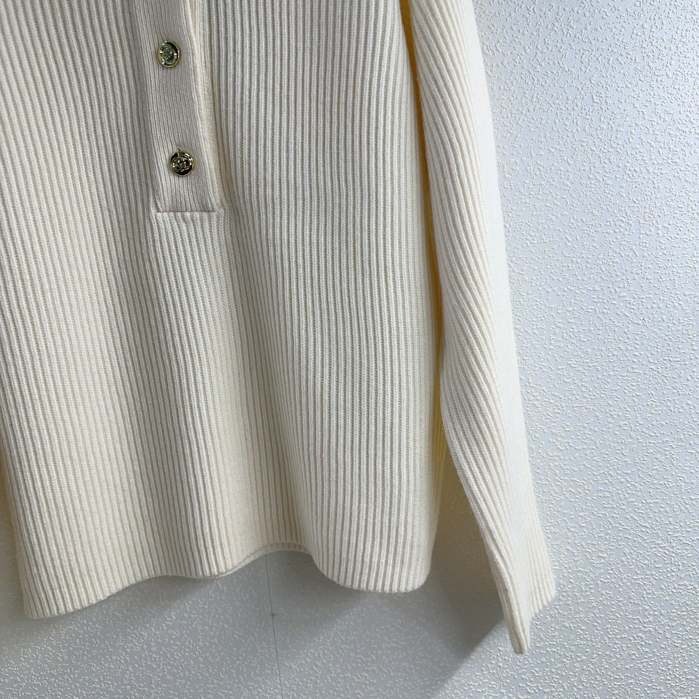 GUCCI Knitted Half-Closed Blouse D120303 - Image 4