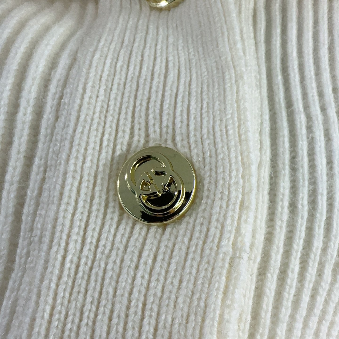 GUCCI Knitted Half-Closed Blouse D120303 - Image 5