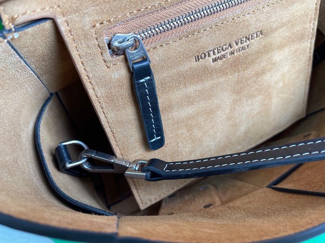 Bottega Veneta Intrecciato Arco Mini - Handle Bags L121107 - Image 7