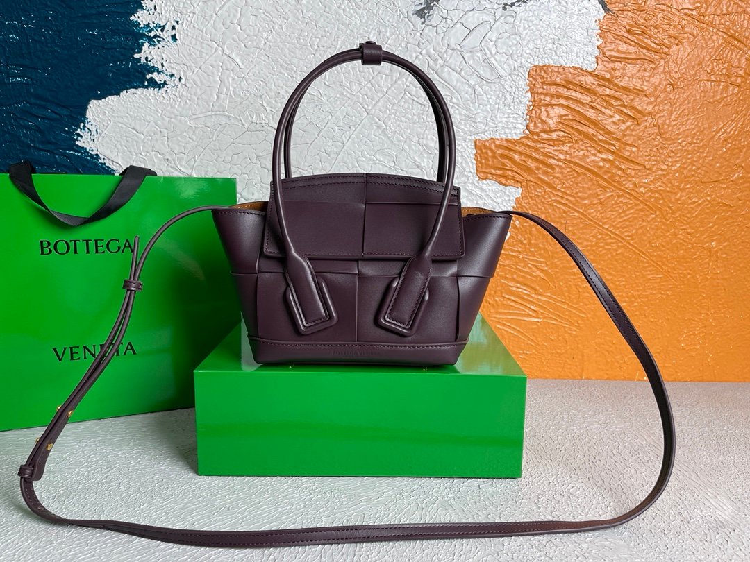 Bottega Veneta Intrecciato Arco Mini - Handle Bags L121107 - Image 8