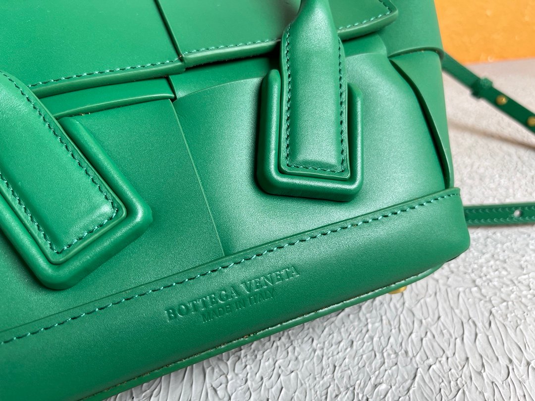 Bottega Veneta Intrecciato Arco Mini - Handle Bags L121107 - Image 13