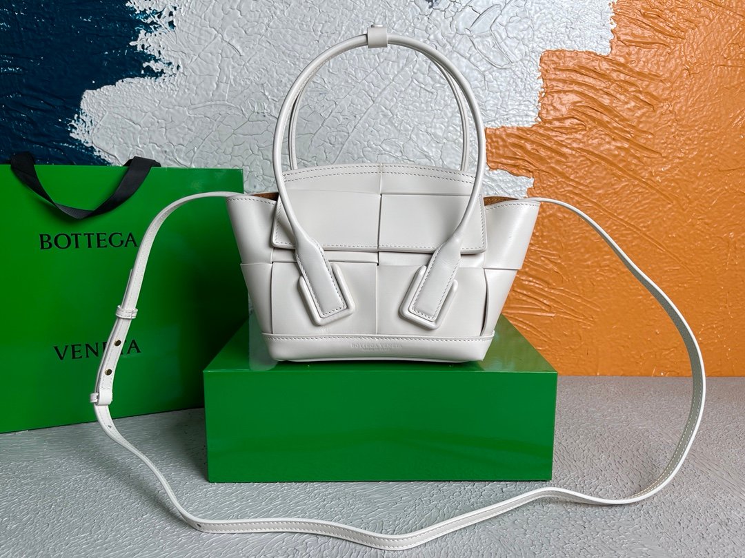 Bottega Veneta Intrecciato Arco Mini - Handle Bags L121107 - Image 14