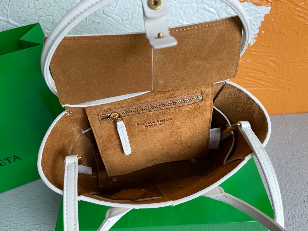 Bottega Veneta Intrecciato Arco Mini - Handle Bags L121107 - Image 15