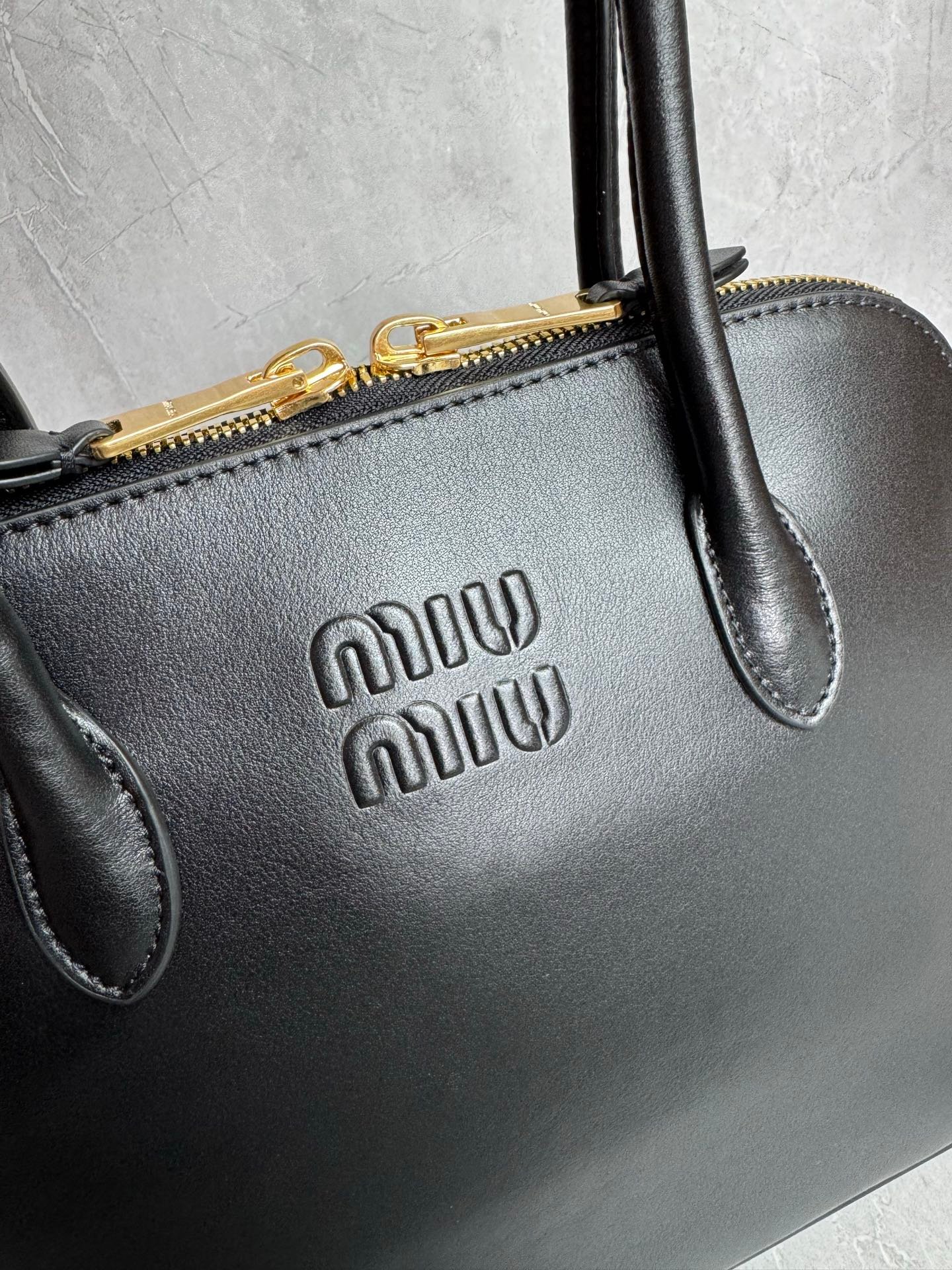 Miu Miu Logo Embossed Top Handle Tote Bag L121108 - Image 5