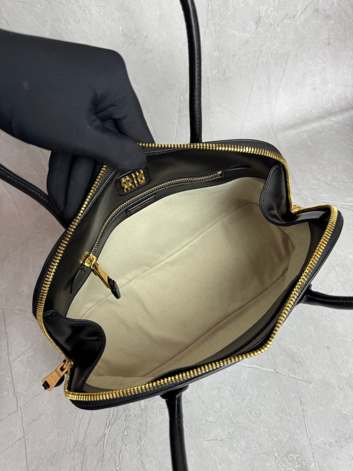 Miu Miu Logo Embossed Top Handle Tote Bag L121108 - Image 7
