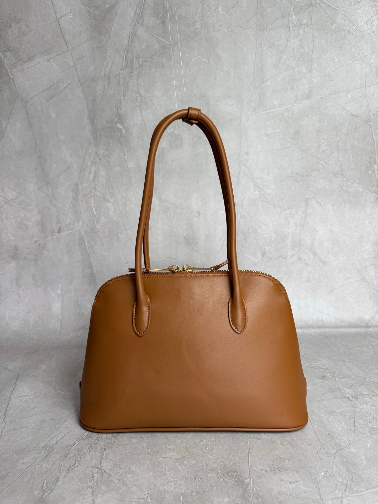 Miu Miu Logo Embossed Top Handle Tote Bag L121108 - Image 9
