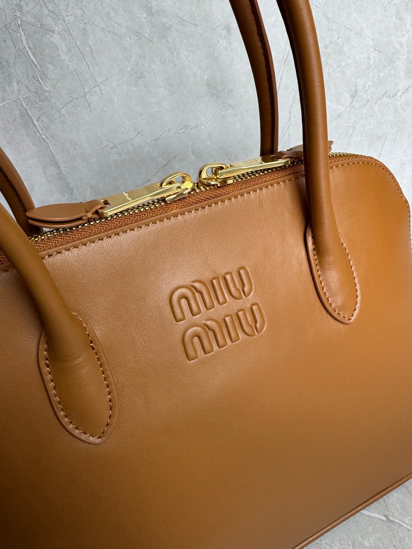 Miu Miu Logo Embossed Top Handle Tote Bag L121108 - Image 11