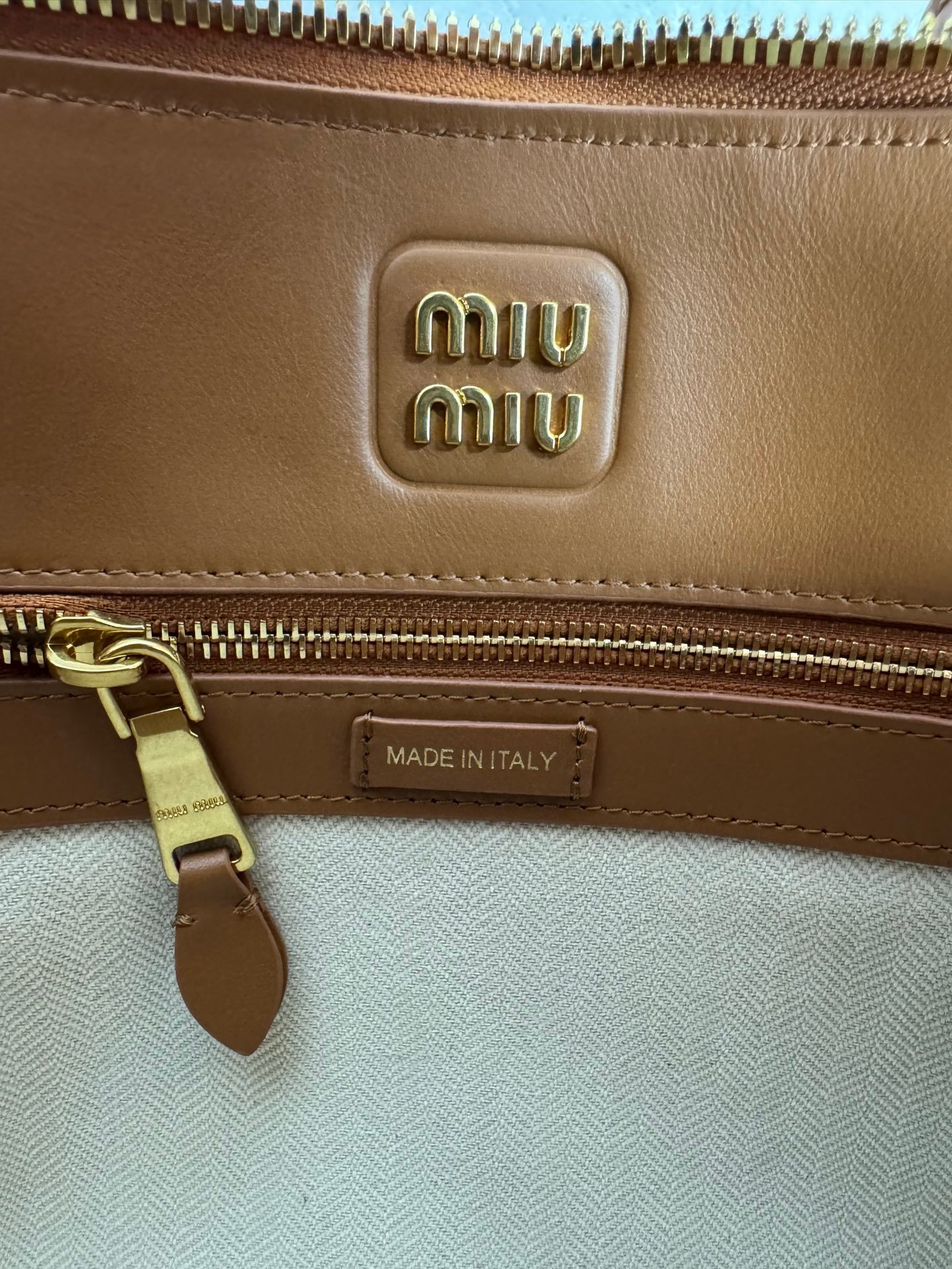 Miu Miu Logo Embossed Top Handle Tote Bag L121108 - Image 13