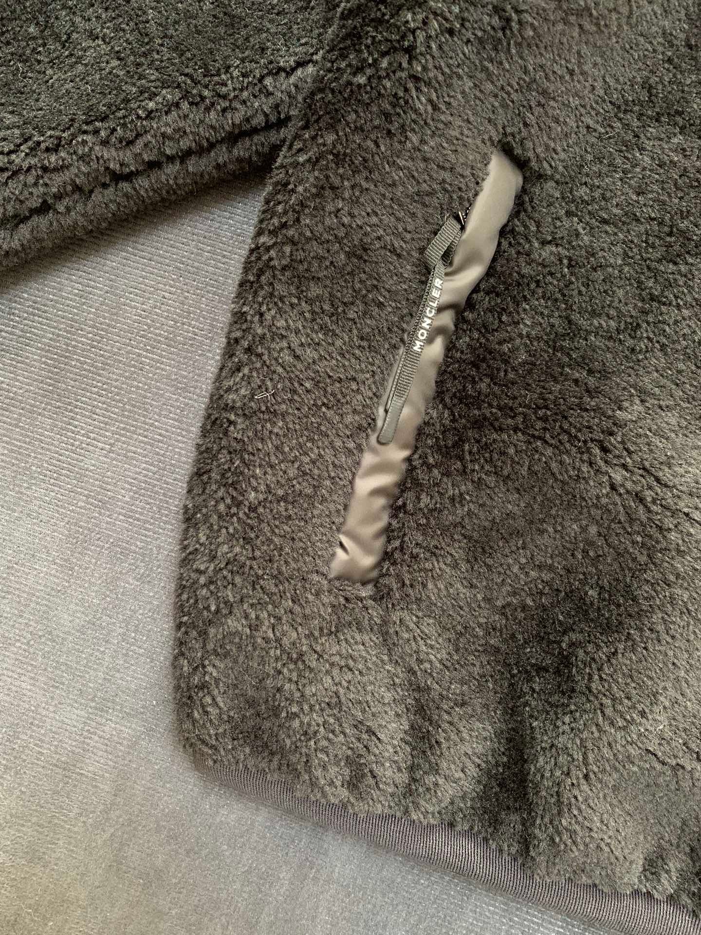 Moncler Teddy Fur Zipper Coat D121201 - Image 5