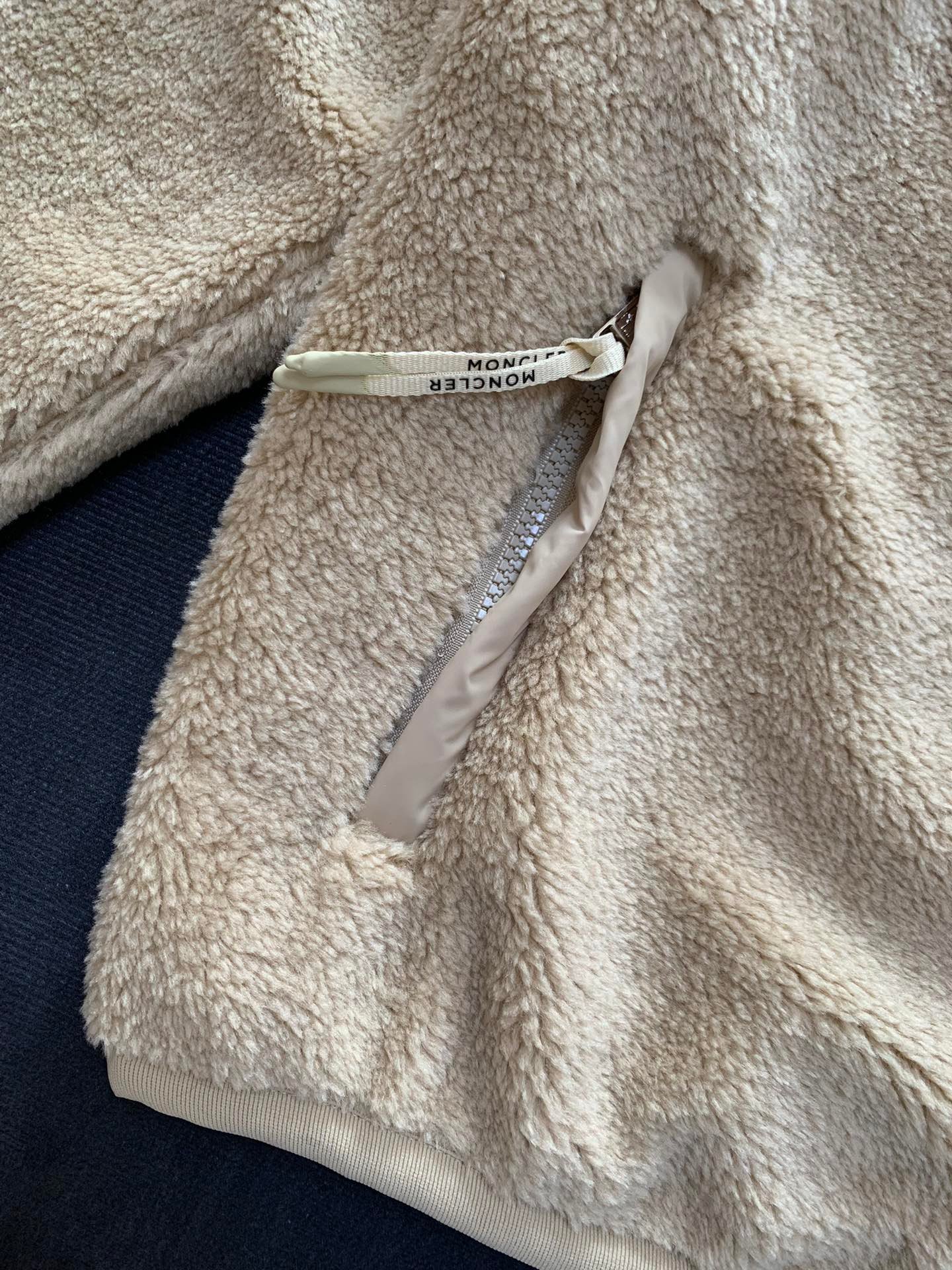 Moncler Teddy Fur Zipper Coat D121201 - Image 6