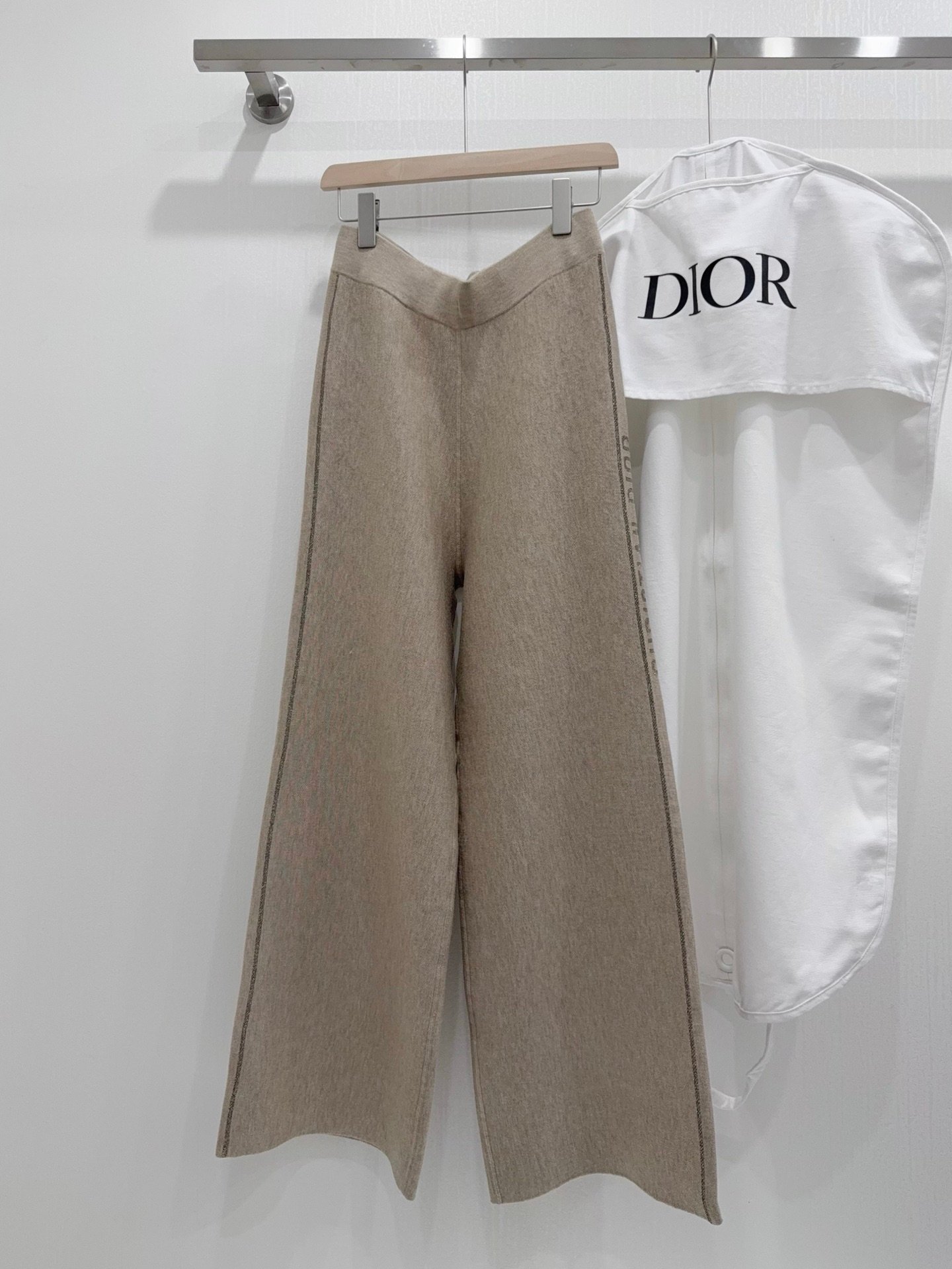 100% cashmere Dior set D121503 - Image 3
