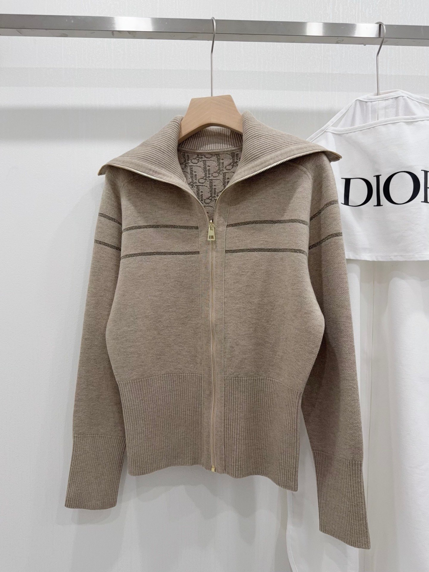 100% cashmere Dior set D121503 - Image 2