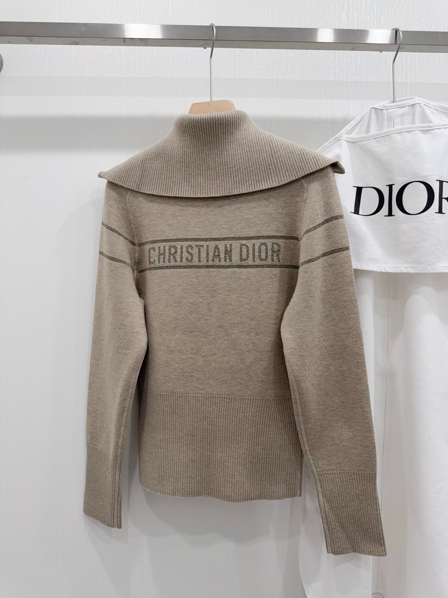 100% cashmere Dior set D121503 - Image 7