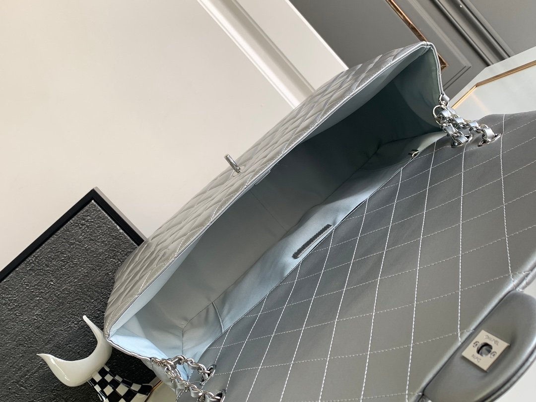 CHANEL Extra Large Airport Bag L121502 - Image 7