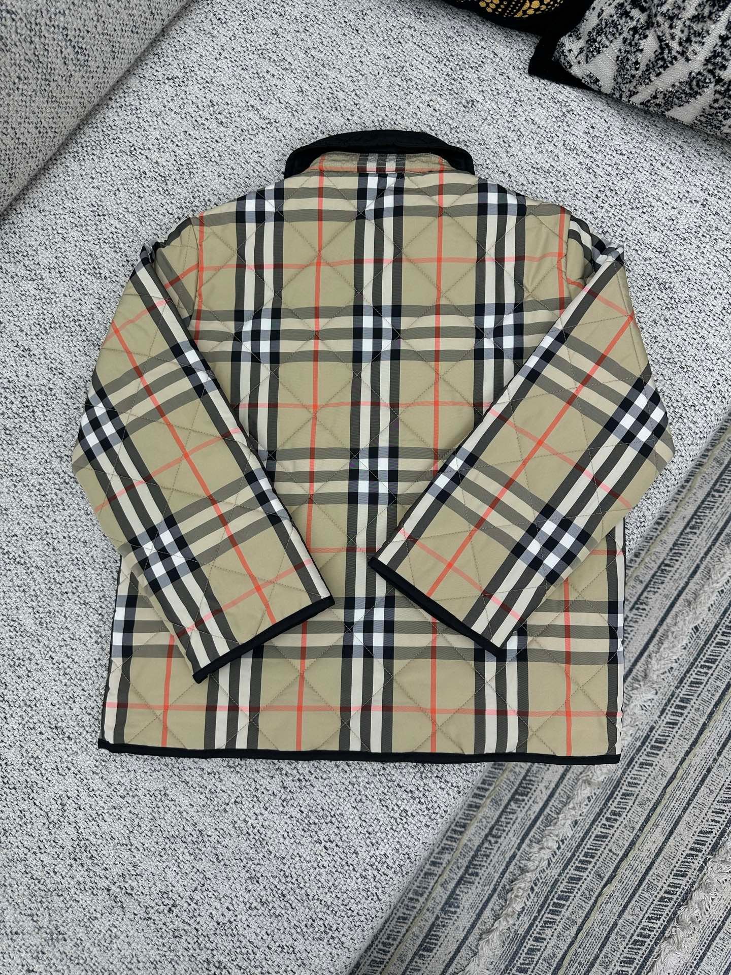 Burberry check-patterned quilted nylon barn jacket 121604 - Image 7