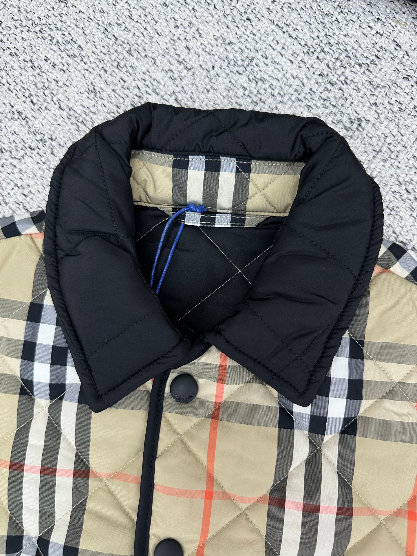 Burberry check-patterned quilted nylon barn jacket 121604 - Image 4