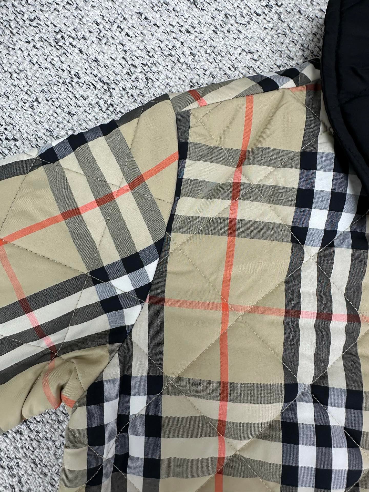 Burberry check-patterned quilted nylon barn jacket 121604 - Image 5