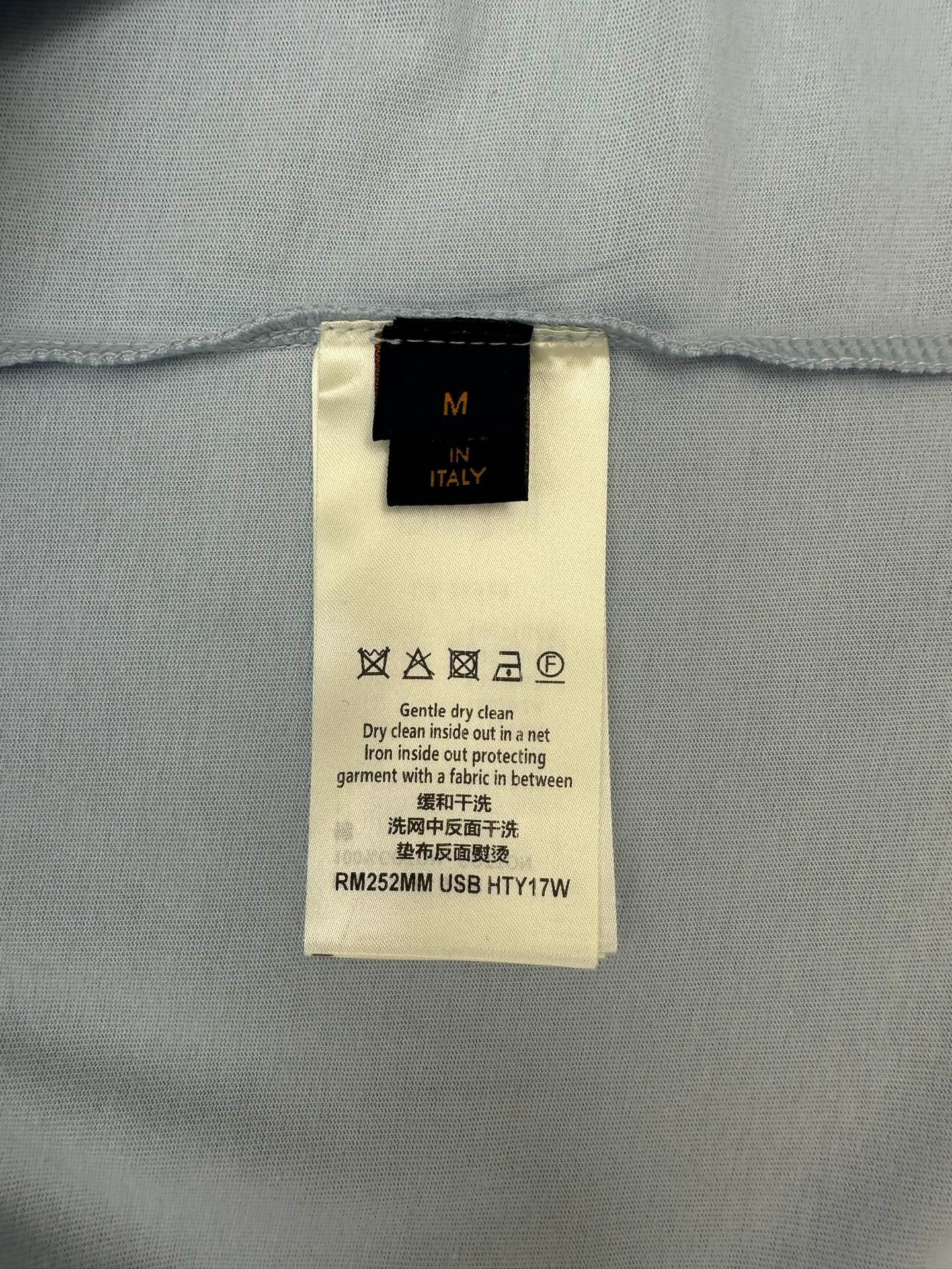 Louis Vuitton Embossed LV T-Shirt 121607 - Image 9