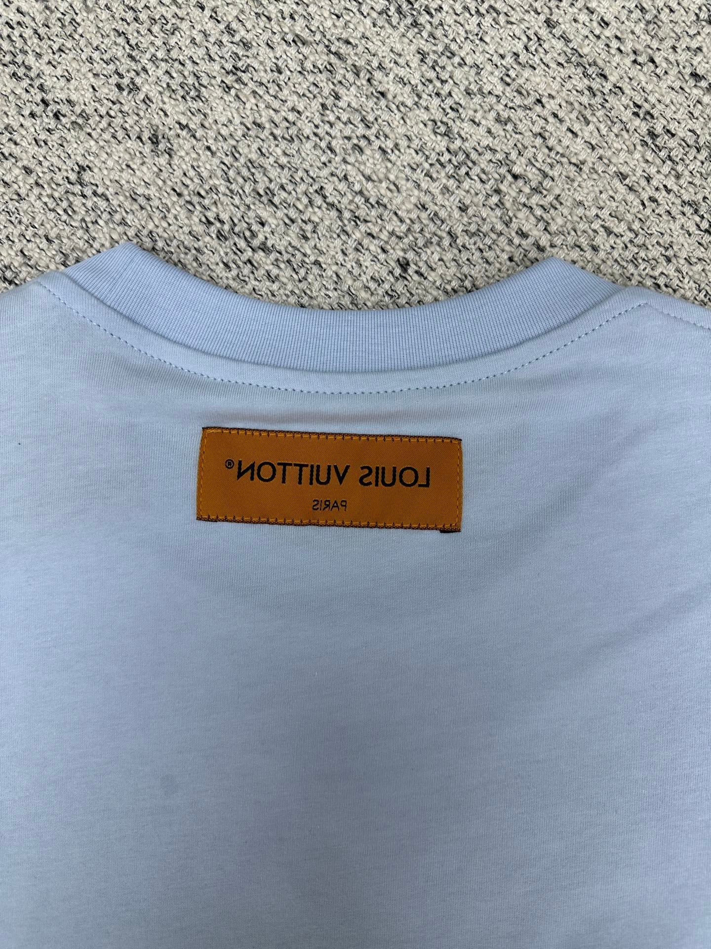 Louis Vuitton Embossed LV T-Shirt 121607 - Image 10