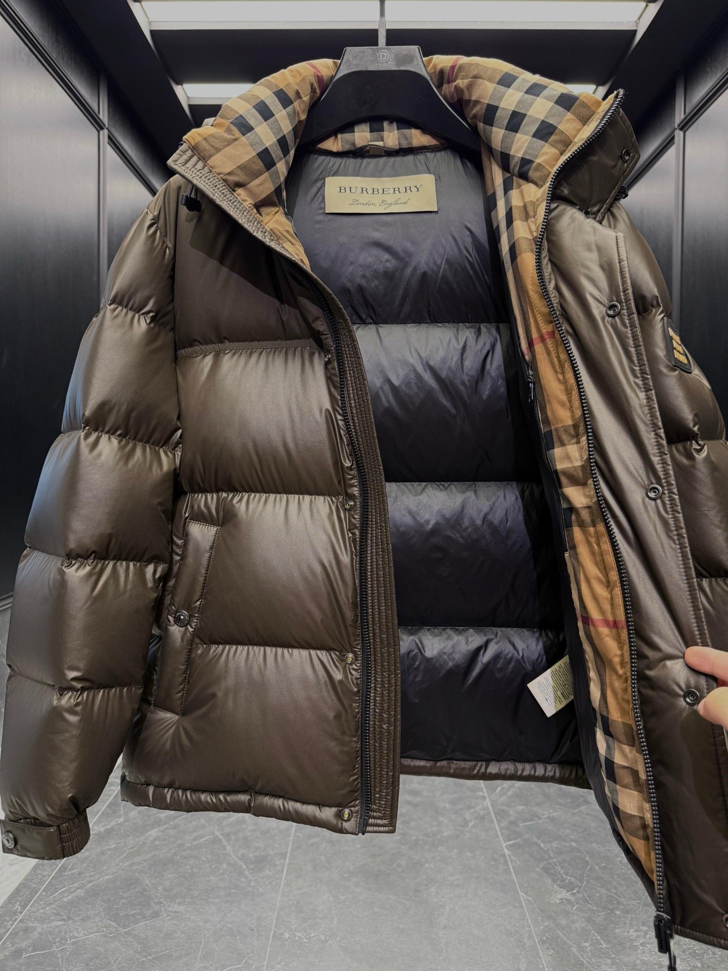 Burberry down jacket 121608 - Image 6