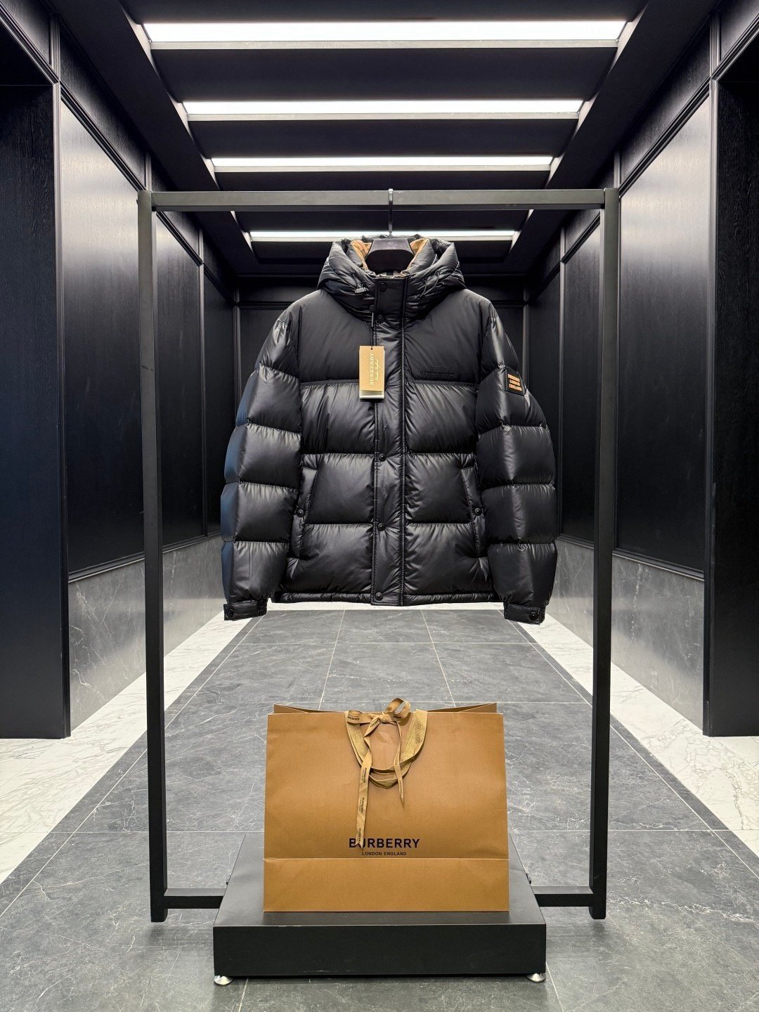 Burberry down jacket 121608 - Image 9