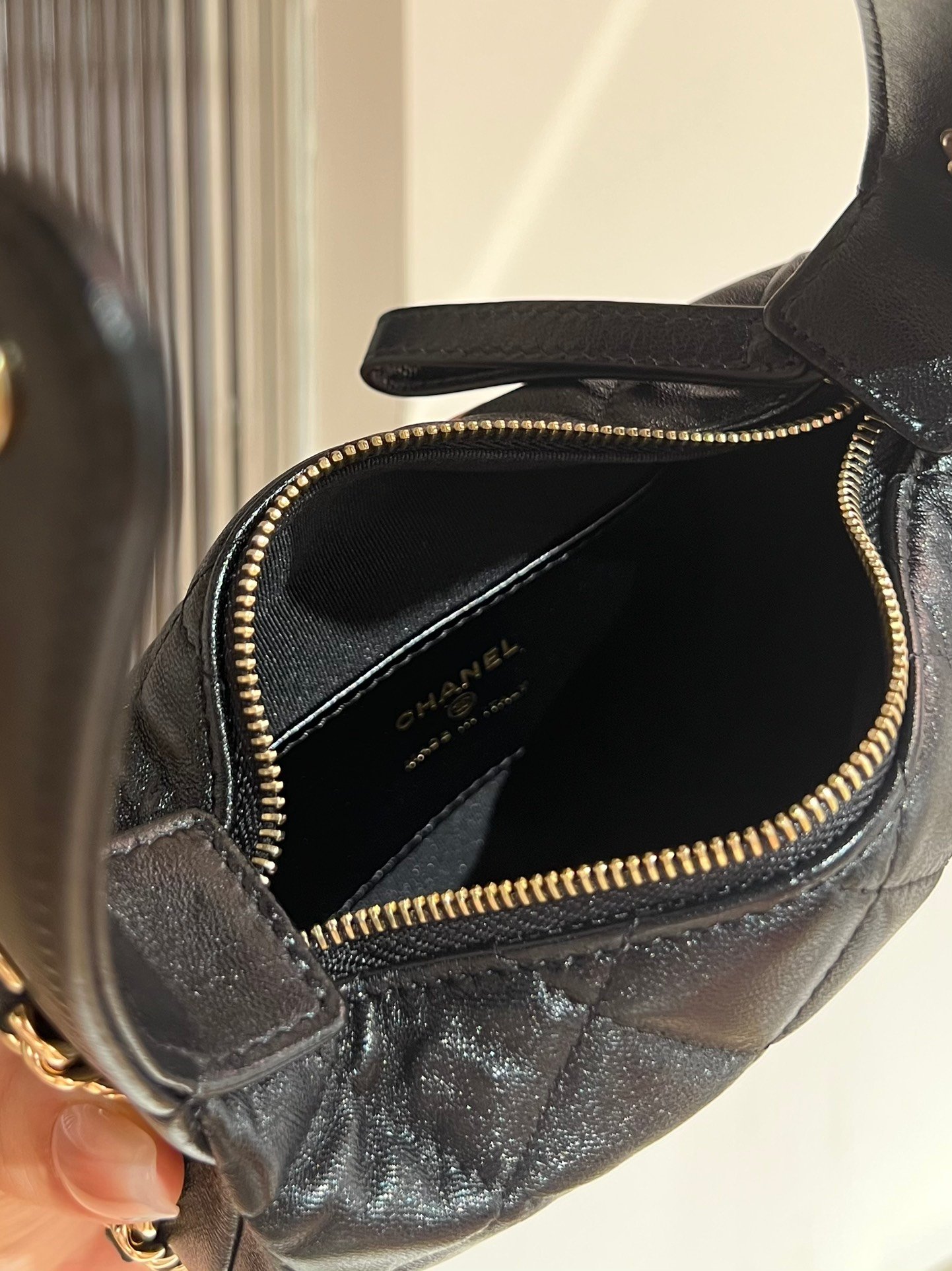Chanel 2023 Mini Chain Around Pouch L121801 - Image 5